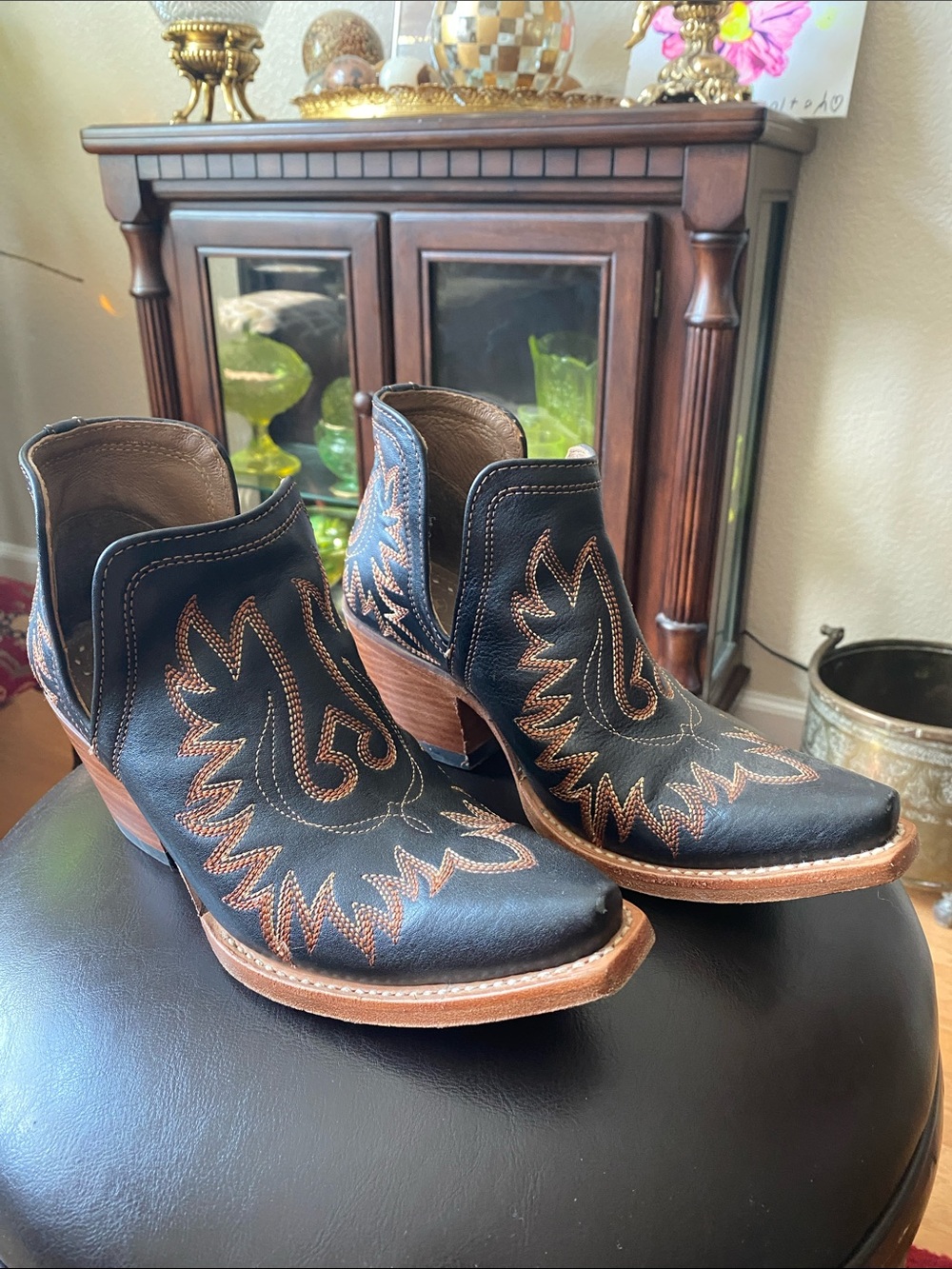 Black Leather Ariat 5.5 Western Ankle Boots Beautiful Stitching 10029653